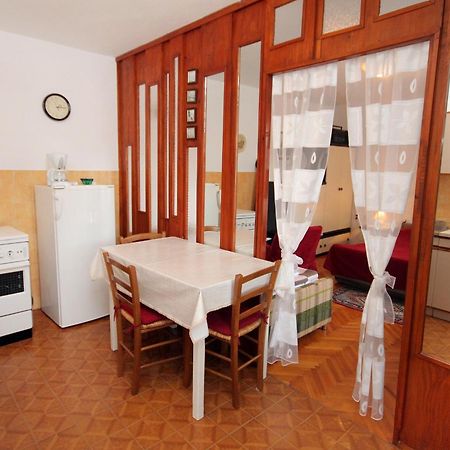 Apartments With A Parking Space Novi Vinodolski - 2423 部屋 写真