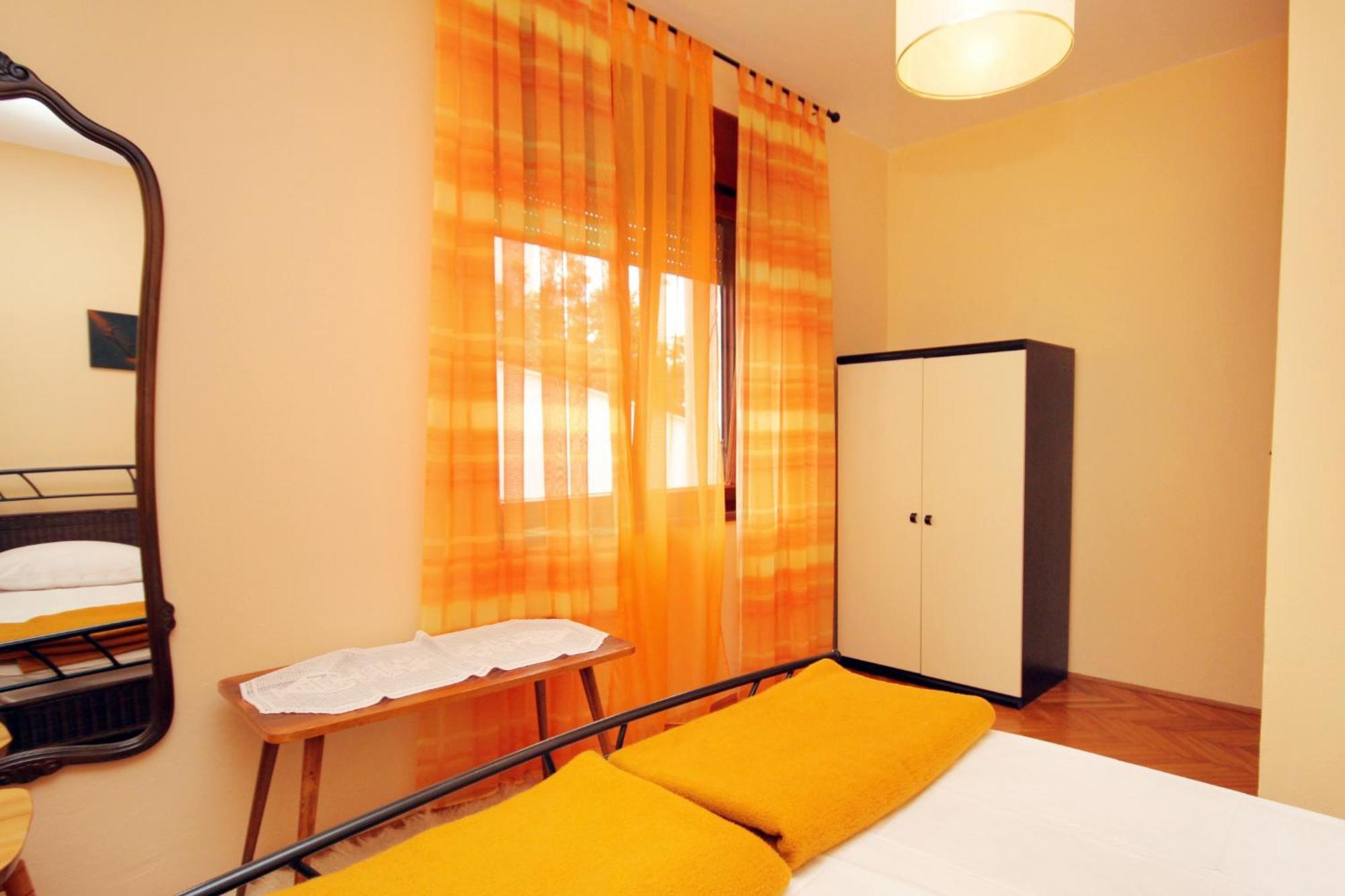 Apartments With A Parking Space Novi Vinodolski - 2423 部屋 写真