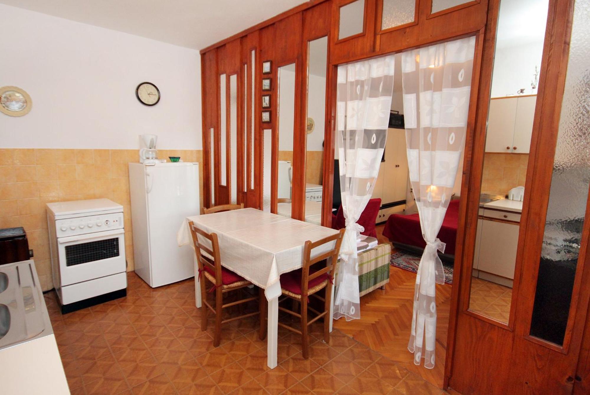 Apartments With A Parking Space Novi Vinodolski - 2423 部屋 写真